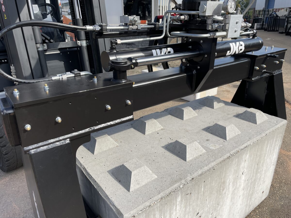 HK Concrete block Tilter – 2,500 KG